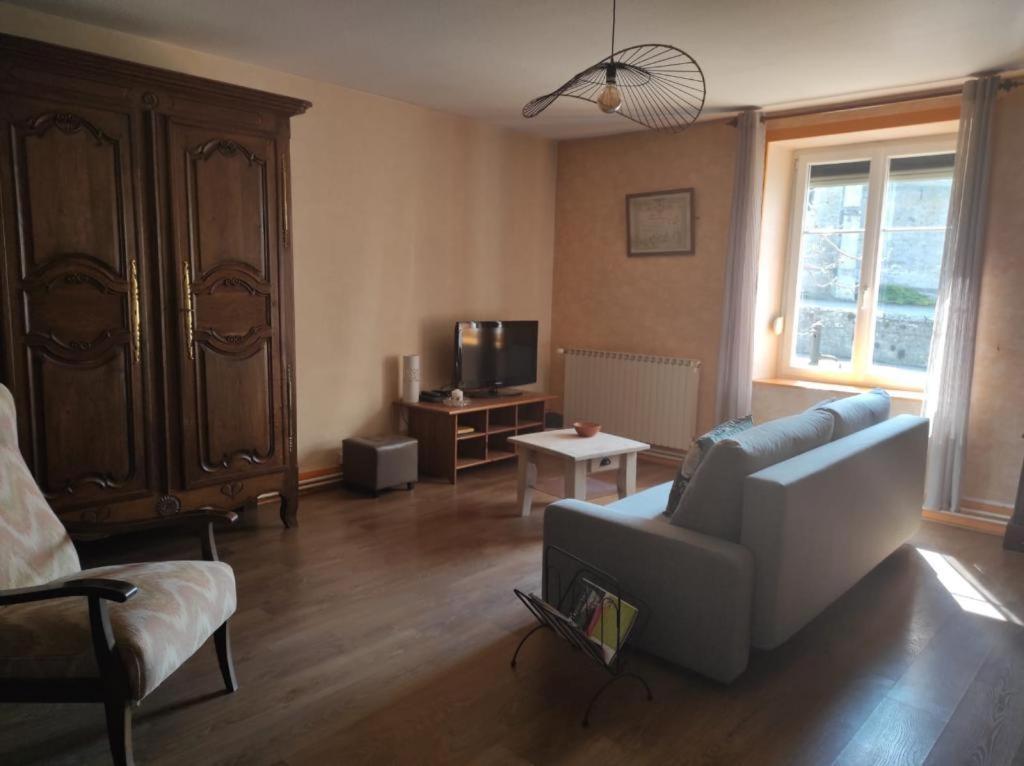 Gite Chez L'Oncle Jules Velesmes-Echevanne Exteriör bild