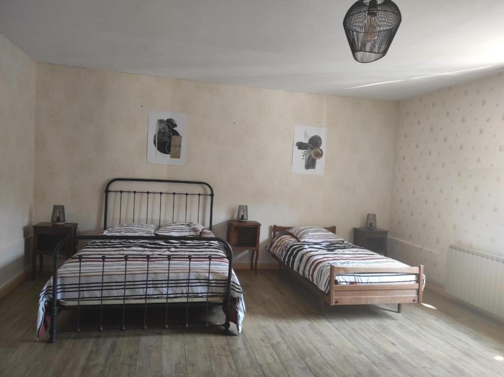 Gite Chez L'Oncle Jules Velesmes-Echevanne Exteriör bild